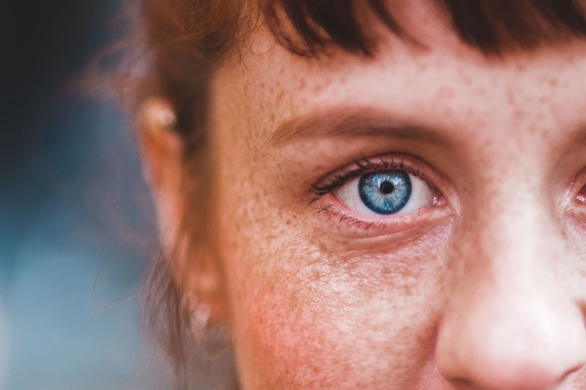 Occhio umano con modello AI