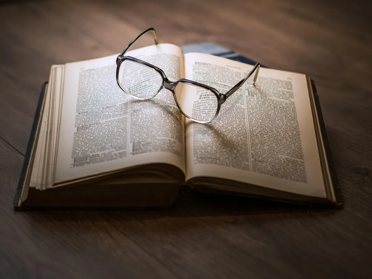 glasses, book, education, eyeglasses, research, knowledge, text, textbook, information, literature, study, read, open, old, vintage, antique, retro, page, liter