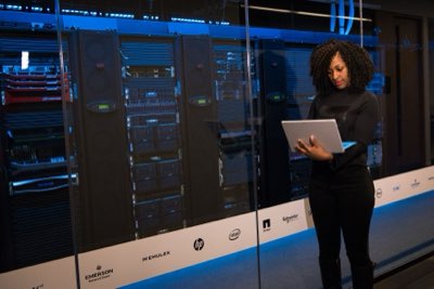 Datacenters en AI: Hoe de stroomvraag het net verandert