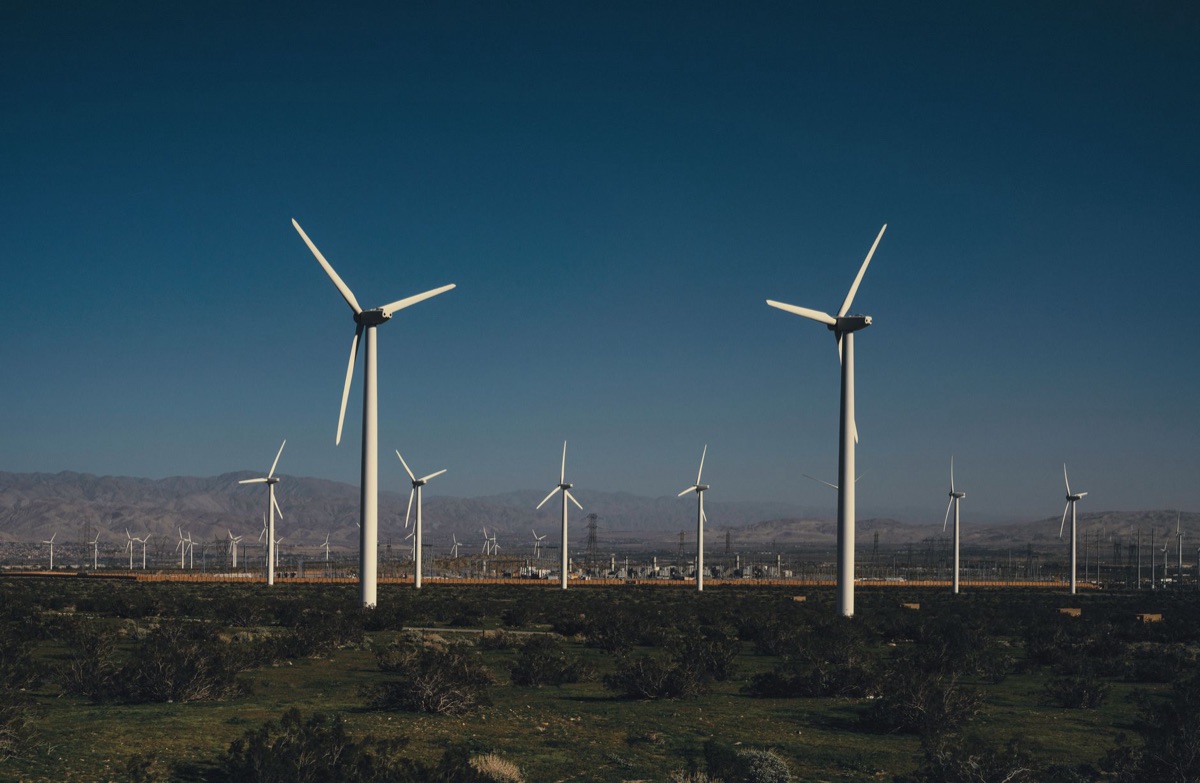 風力發電場，展示可再生能源在AI電力需求中的角色
